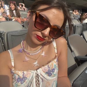 Meet your Posher, Abby